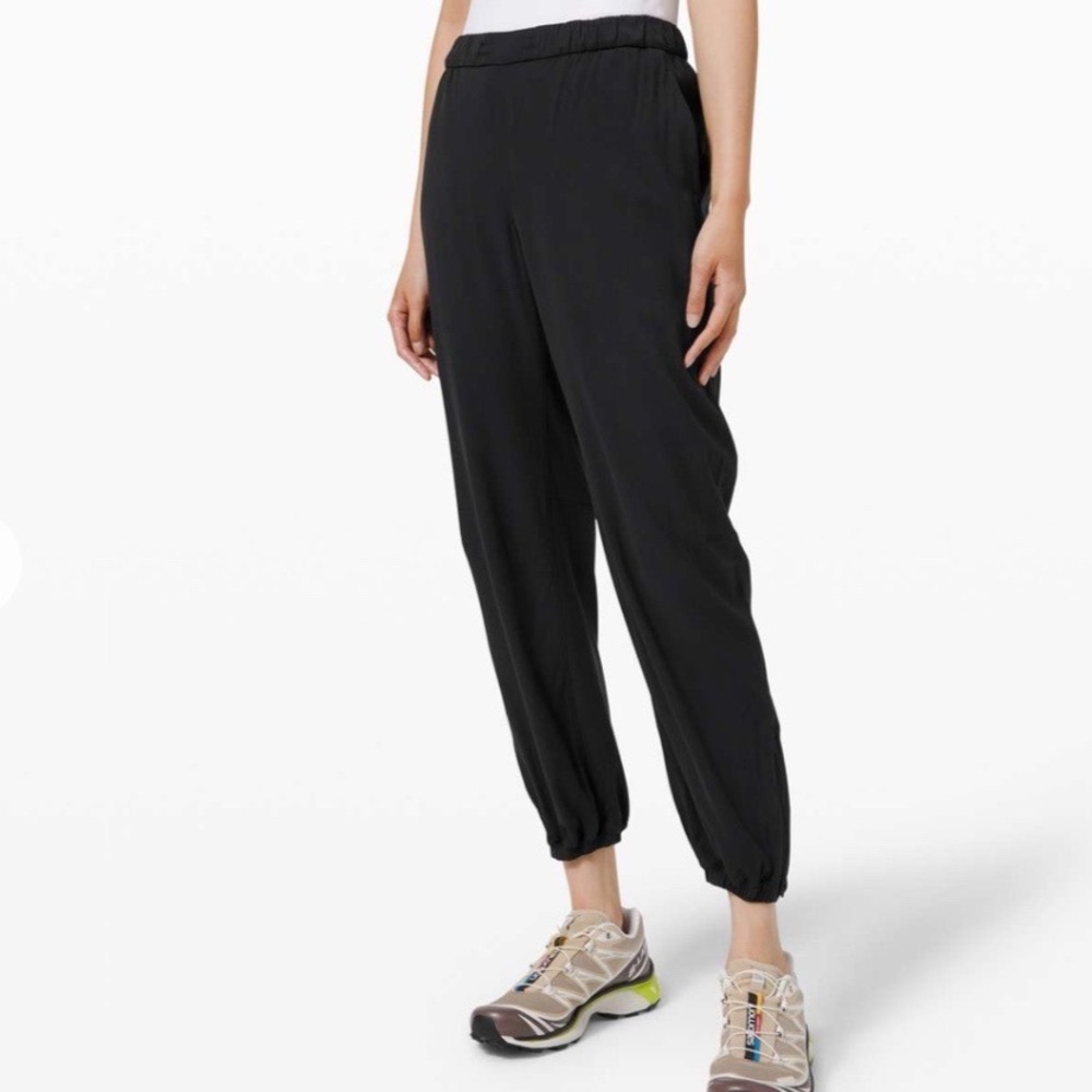 Lululemon‎ Essential Affinity Mid Rise Joggers-Black - Size 10